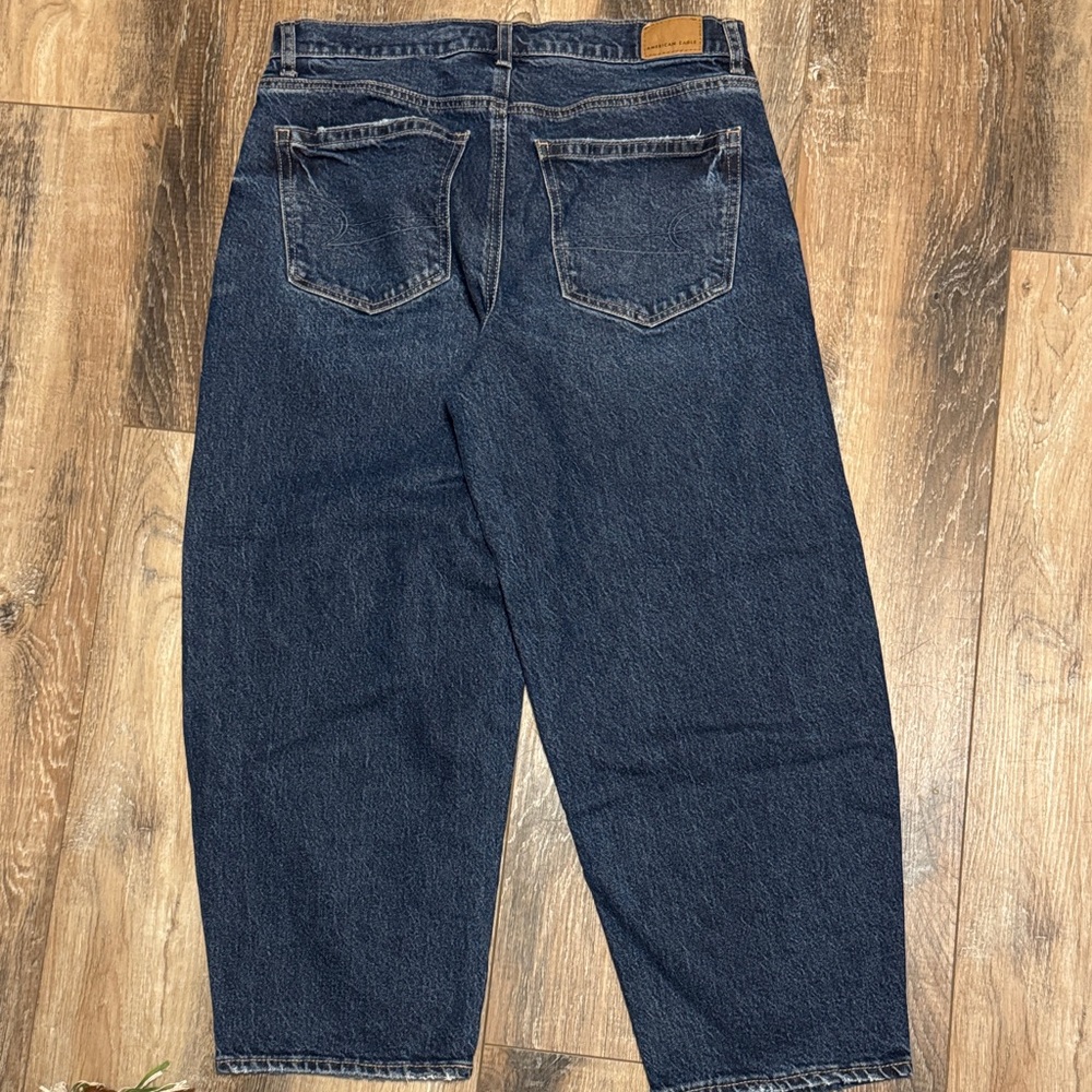 American Eagle Barrel Jeans - Picture 2 of 4